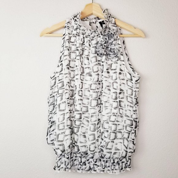 Essentials by Milano Smocked Sleeveless Blouse - Picture 1 of 12
